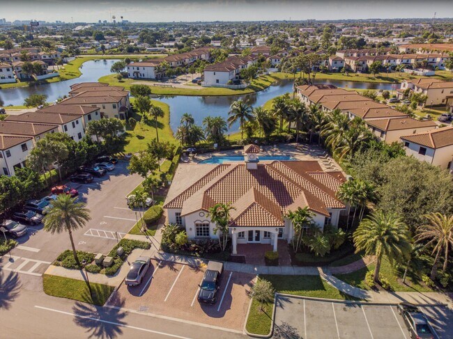 Building Photo - 2025 Sugar Maple Dr