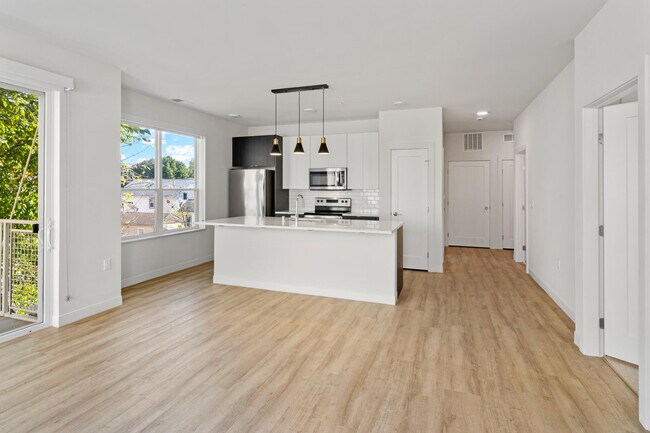 Building Photo - 5945 6th Ave