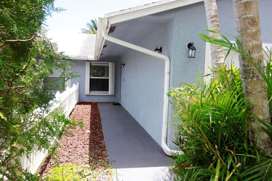 Primary Photo - 134 Sparrow Dr