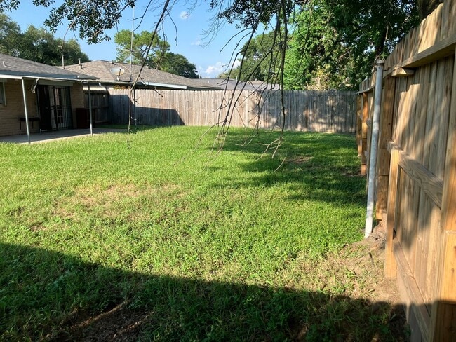 Building Photo - 1315 Peach Spring Dr