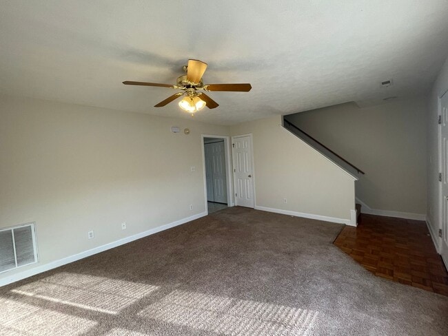 Building Photo - Timberlake Area Townhome