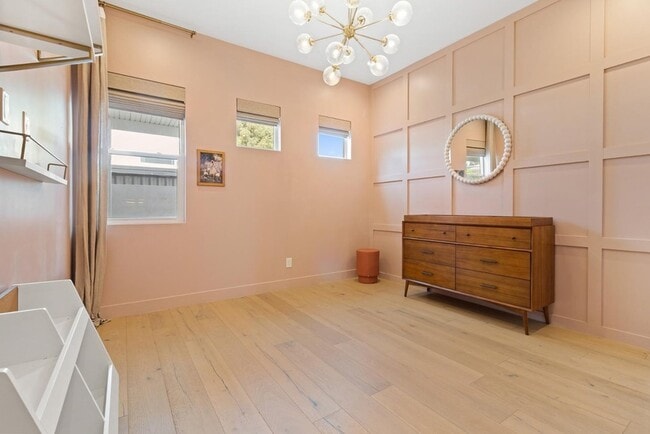 Building Photo - 4533 E Devonshire Ave