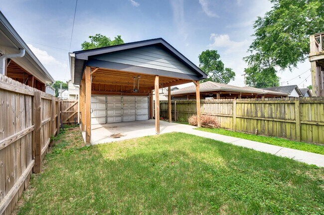 Building Photo - Stunning 3BE/3BA in one of Nashville's hottest neighborhood, The Nations!
