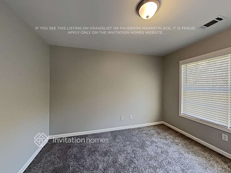 Building Photo - 4700 Ferncrest Pl