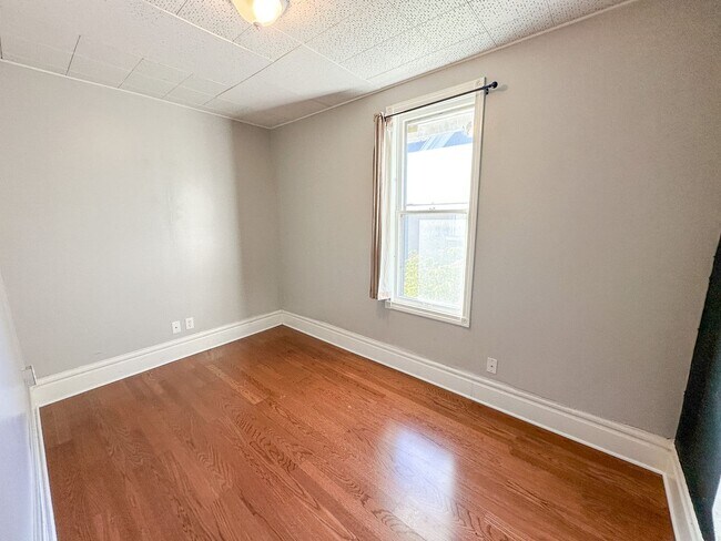 Building Photo - 1449 Quarry Ave NW