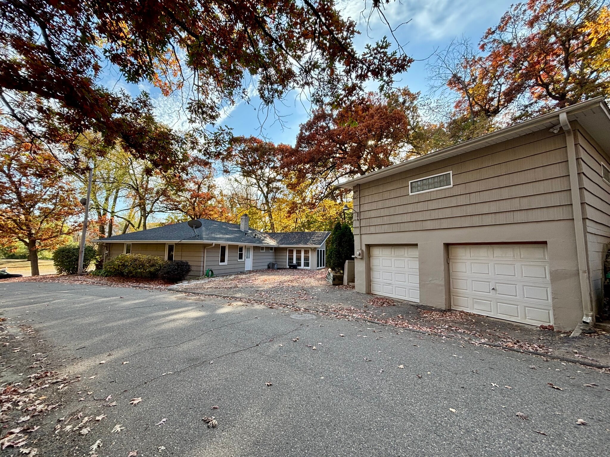 Enclosed Garage - 12928 Excelsior Blvd