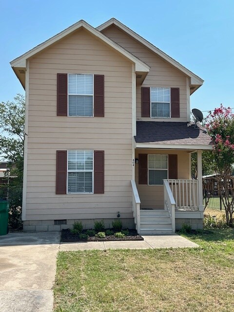 Front - 404 S Texas Dr