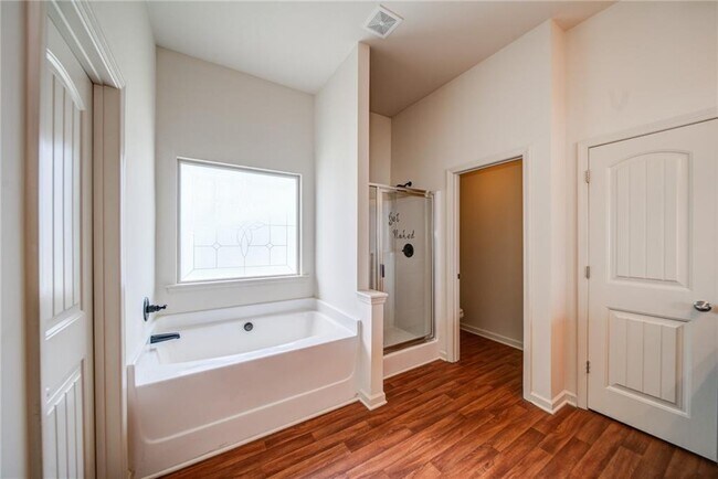 Building Photo - 129 Stonewood Creek Ct