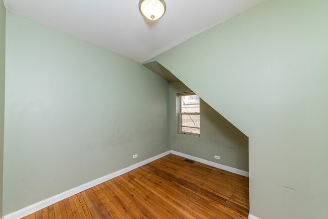 Building Photo - 2812 E 76th St