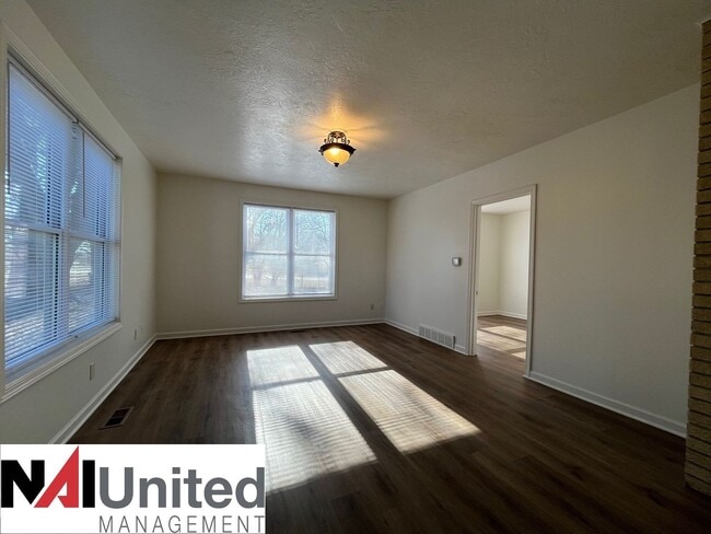 Building Photo - Four bedroom, one bathroom for rent