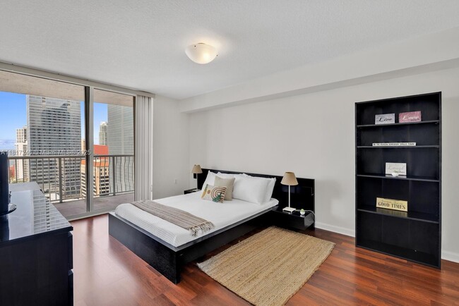 Building Photo - 1200 Brickell Bay Dr