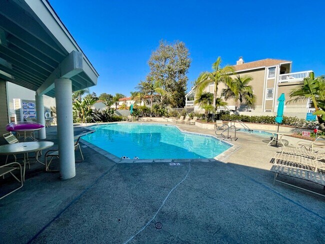 Building Photo - Welcome to Coastal Living at Its Finest!