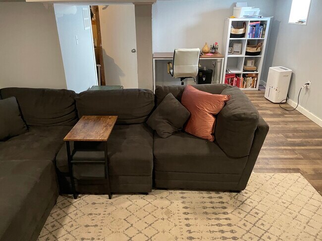 Building Photo - 3124 W Fairview Ave