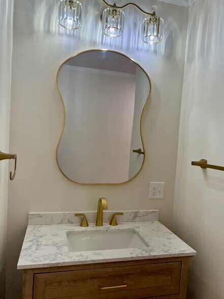 Building Photo - 3880 Peakland Pl