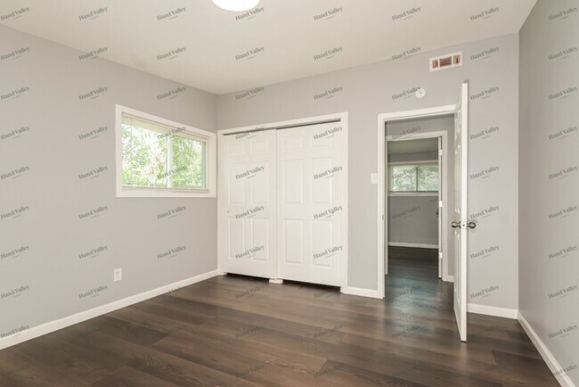 Building Photo - 820 St Anthony Ln