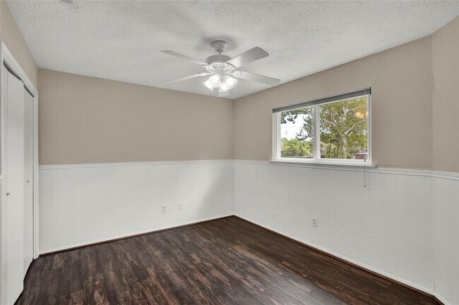 Building Photo - 6208 Brookdale Dr