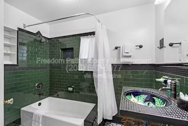 Building Photo - 43843 ID-200