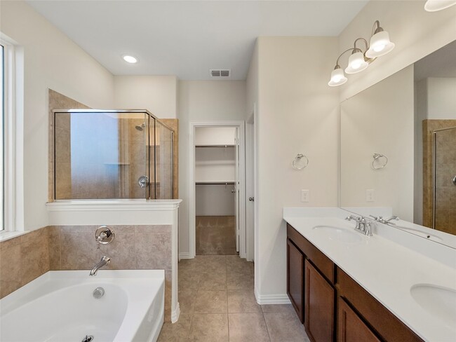 Building Photo - 1260 Sharp St