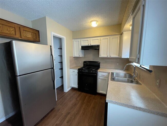 Building Photo - 6209 Emerald Forest Dr