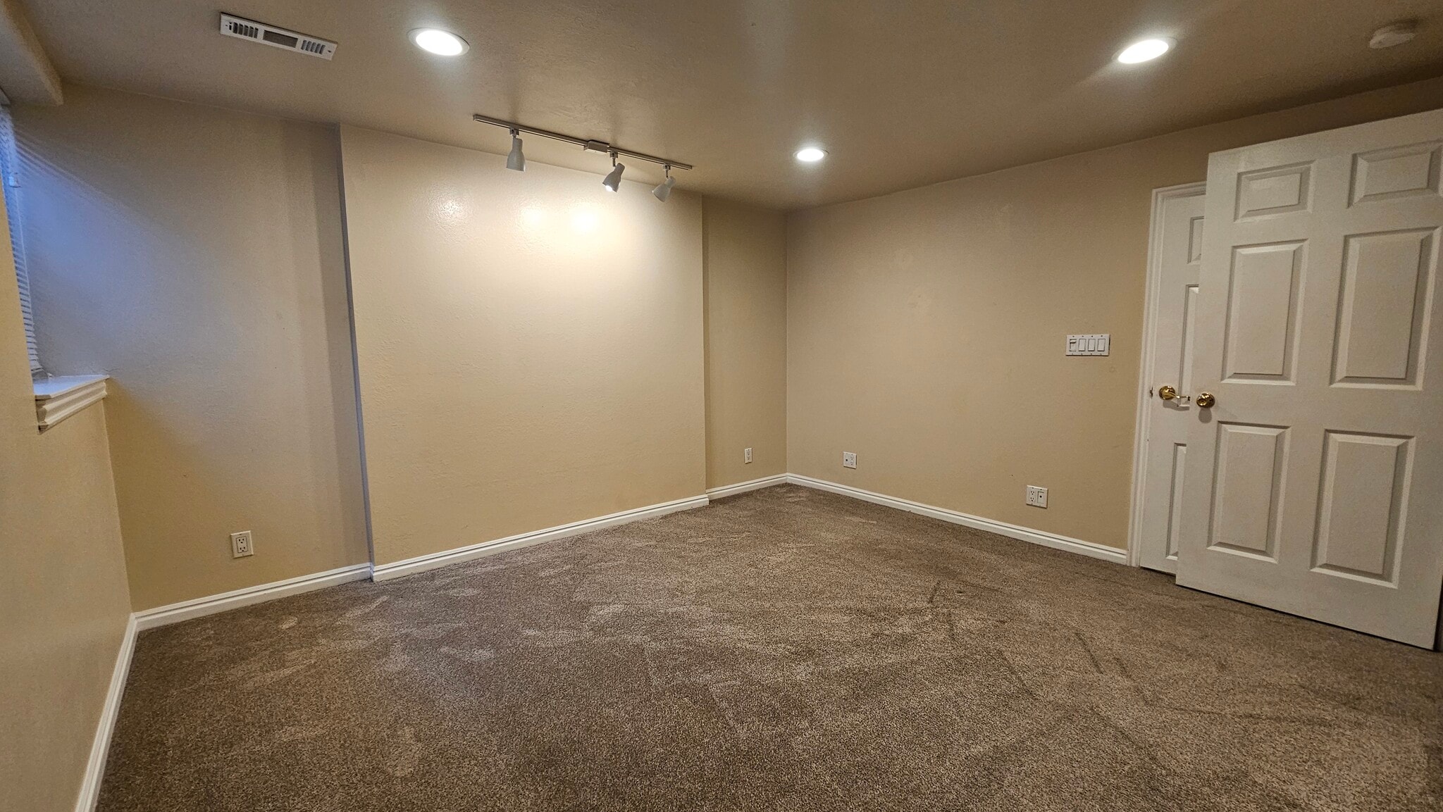 Building Photo - 512 E 5900 S
