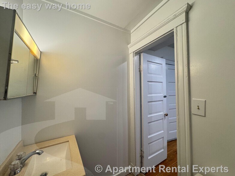 Building Photo - 38 Linden Ave