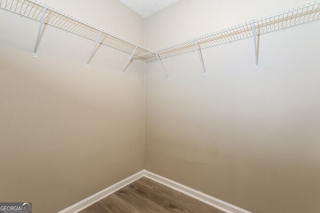 Building Photo - 527 Brookfield Way