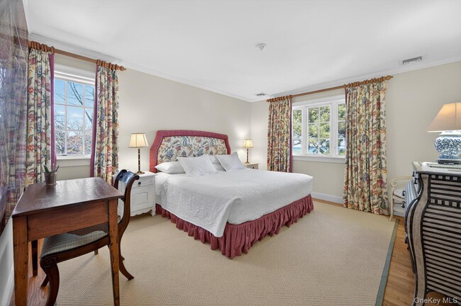 Building Photo - 336 Centre Island Rd