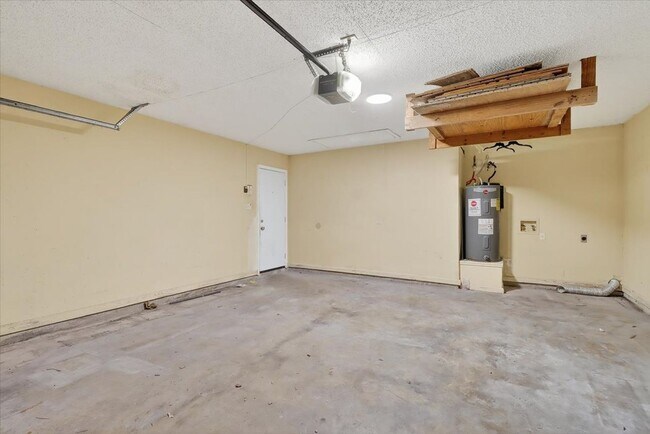 Building Photo - 4453 Lake George Dr