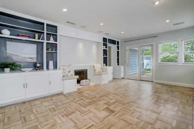 Building Photo - 2228 Addison Rd