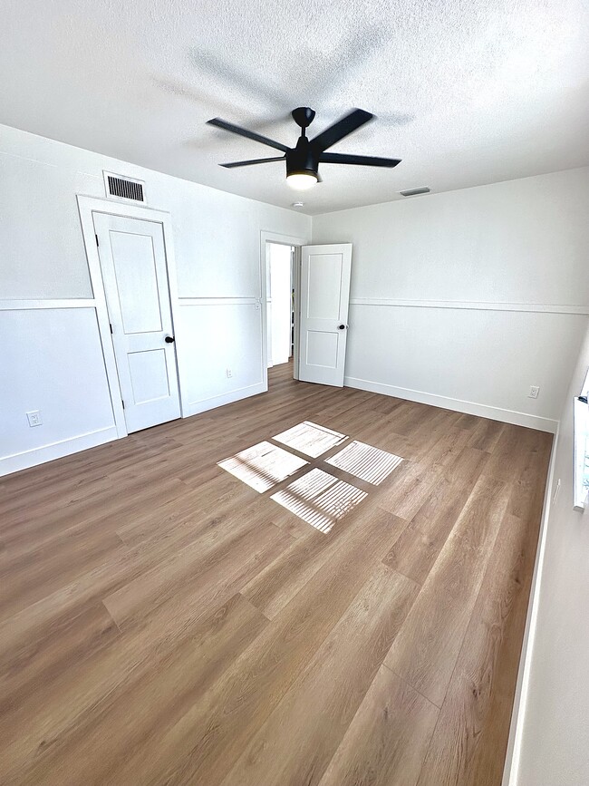 Building Photo - 1050 Nokomis St