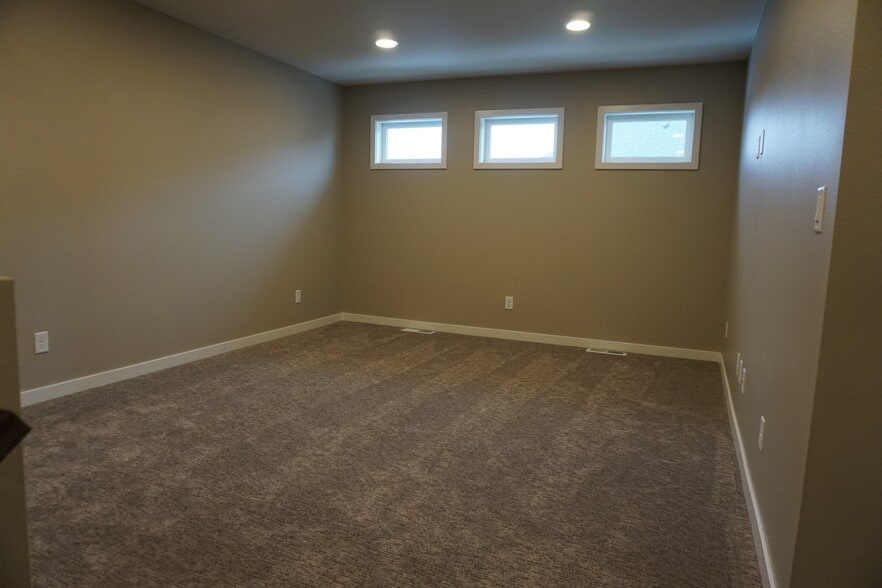 Large upstairs living space - 3805 Stacy Dr