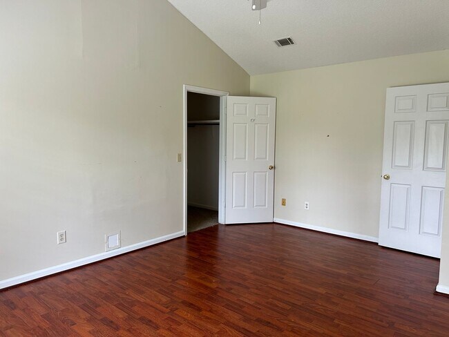 Building Photo - 912 Mandarin Dr