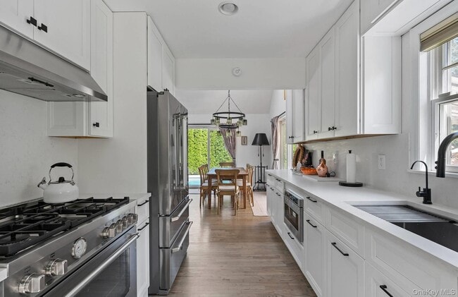 Building Photo - 28 Windermere Dr