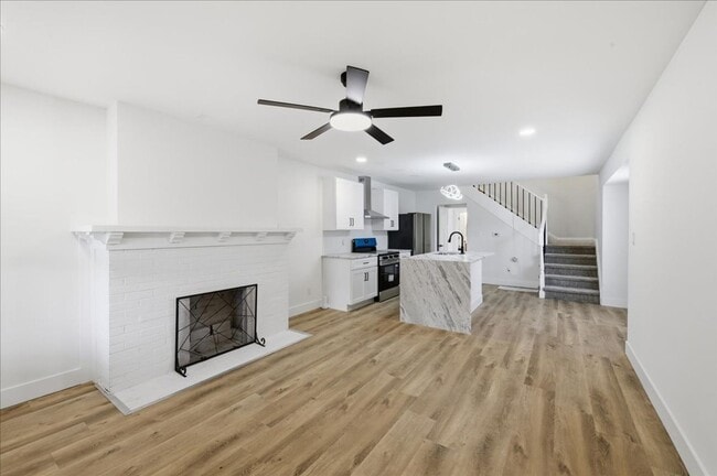 Building Photo - 1038 N Parker Ave