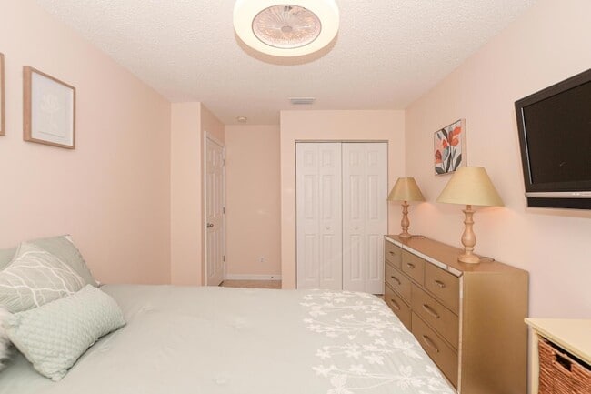 Building Photo - 3970 NW Cinnamon Tree Cir