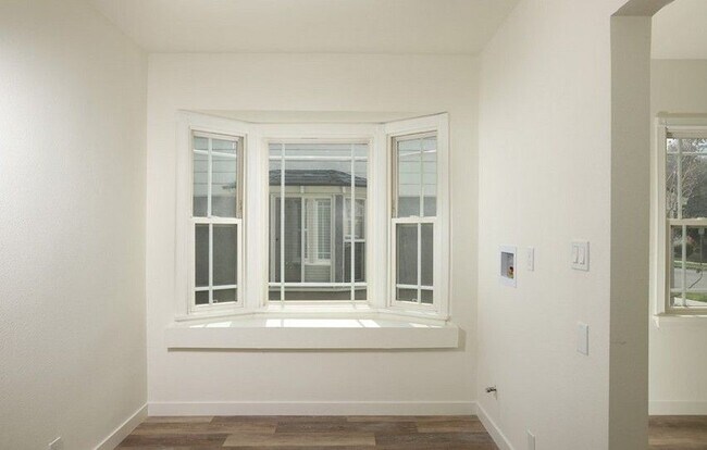 Building Photo - 1004 W Clark Ave