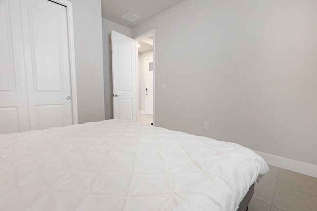 Building Photo - 4 Bed 3 Bath Gem In The Sunstone Community In Wellen Park!!!
