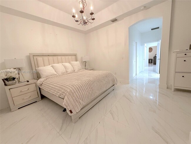 Building Photo - 758 NE 34th Ave