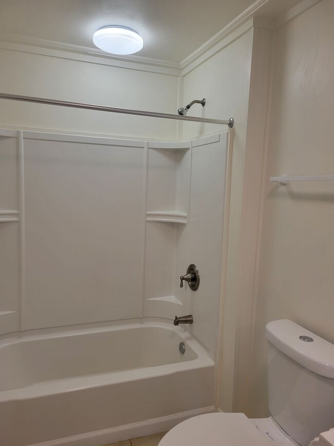 Building Photo - 525