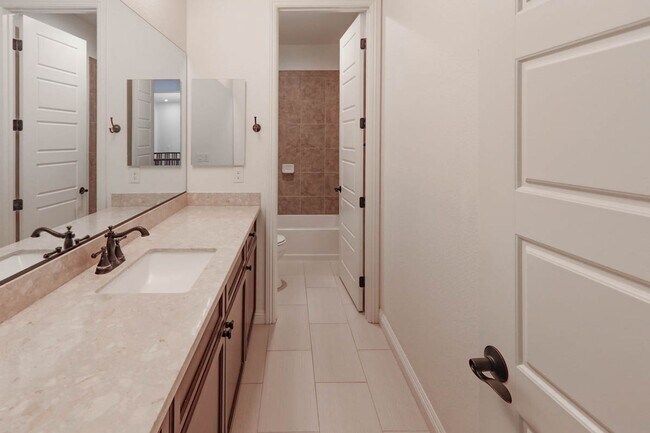 Building Photo - Stunning 5 Bed, 4 Full Baths And 2 Half Ba...