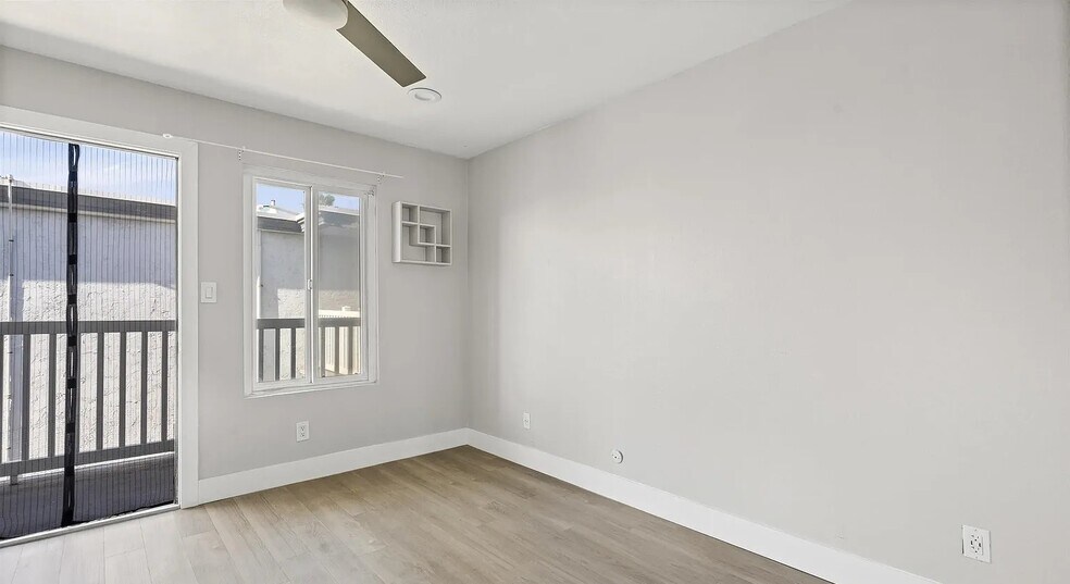 Building Photo - 1111 Seacoast Dr