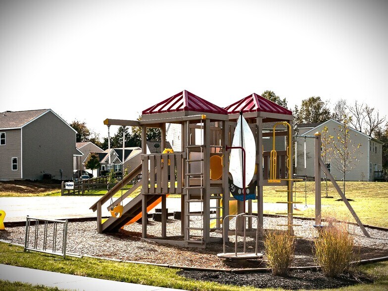 Building Photo - 1504 Englewood Ct