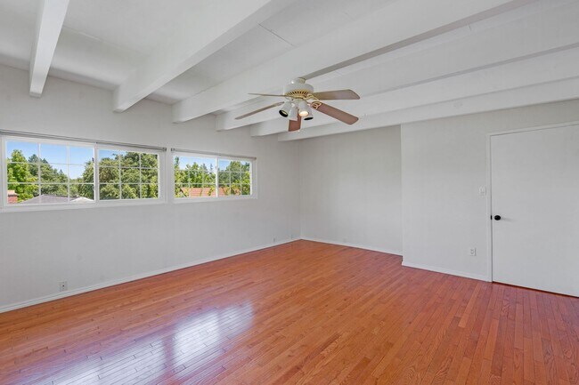 Building Photo - Private 2-Bedroom Fair Oaks Duplex with Gated Driveway & Garage!