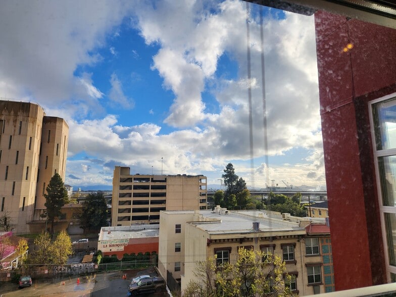 Building Photo - 585 9th St