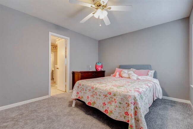 Building Photo - 202 Old Bridge Lake St