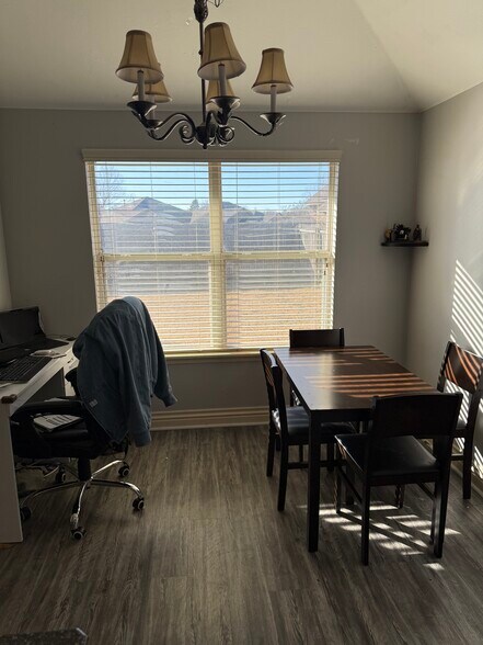 Building Photo - 15805 Prairie Run Dr