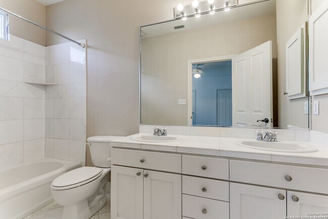 Building Photo - MONTE VISTA TOWNHOME