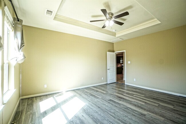 Building Photo - 8206 Jasmine Ct