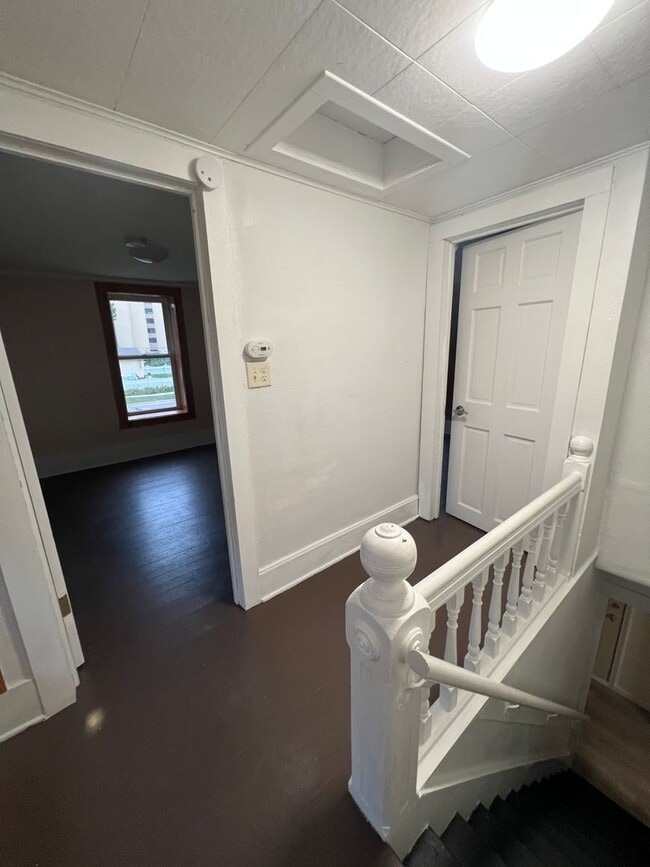 Building Photo - 413 8th St S