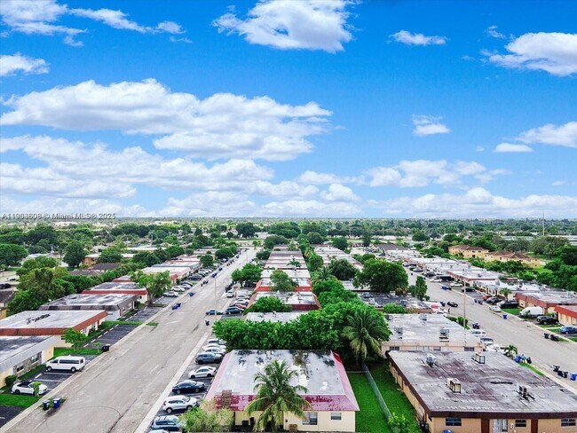 Building Photo - 7740 SW 10th St